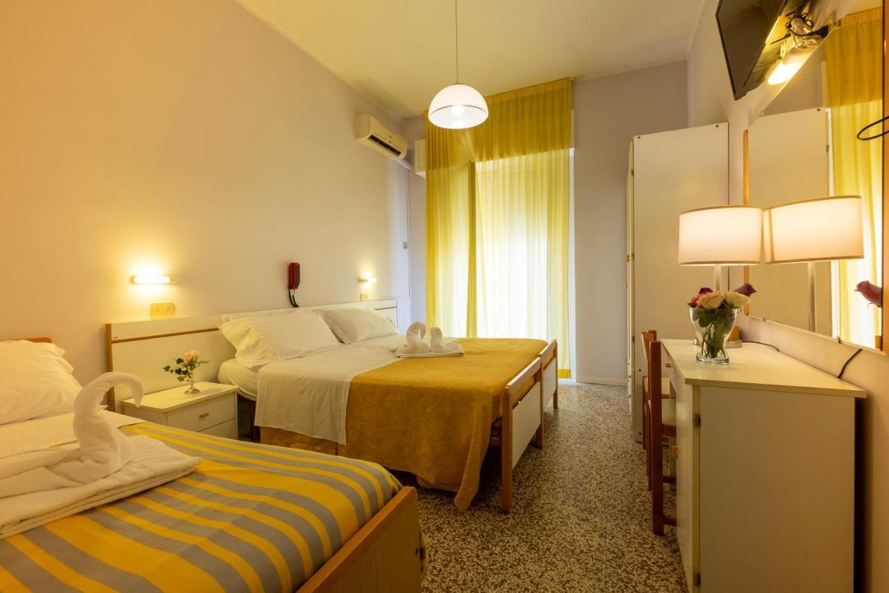Hotel Giumer Римини Экстерьер фото