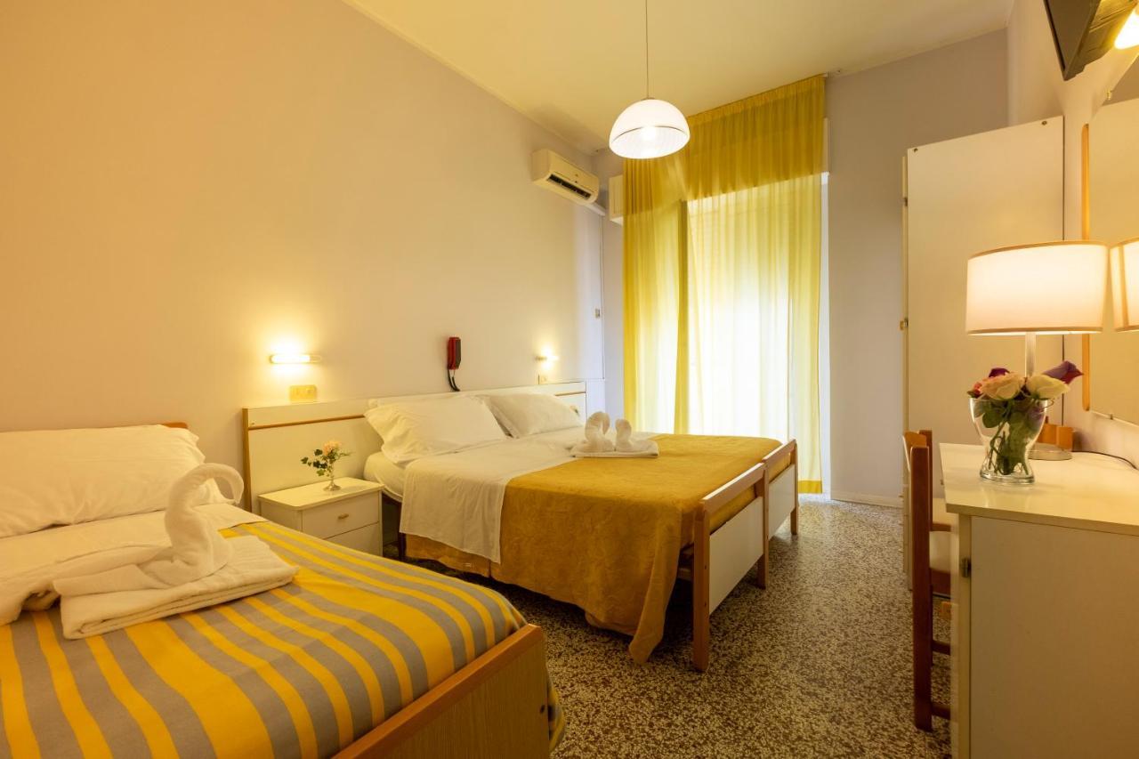 Hotel Giumer Римини Экстерьер фото