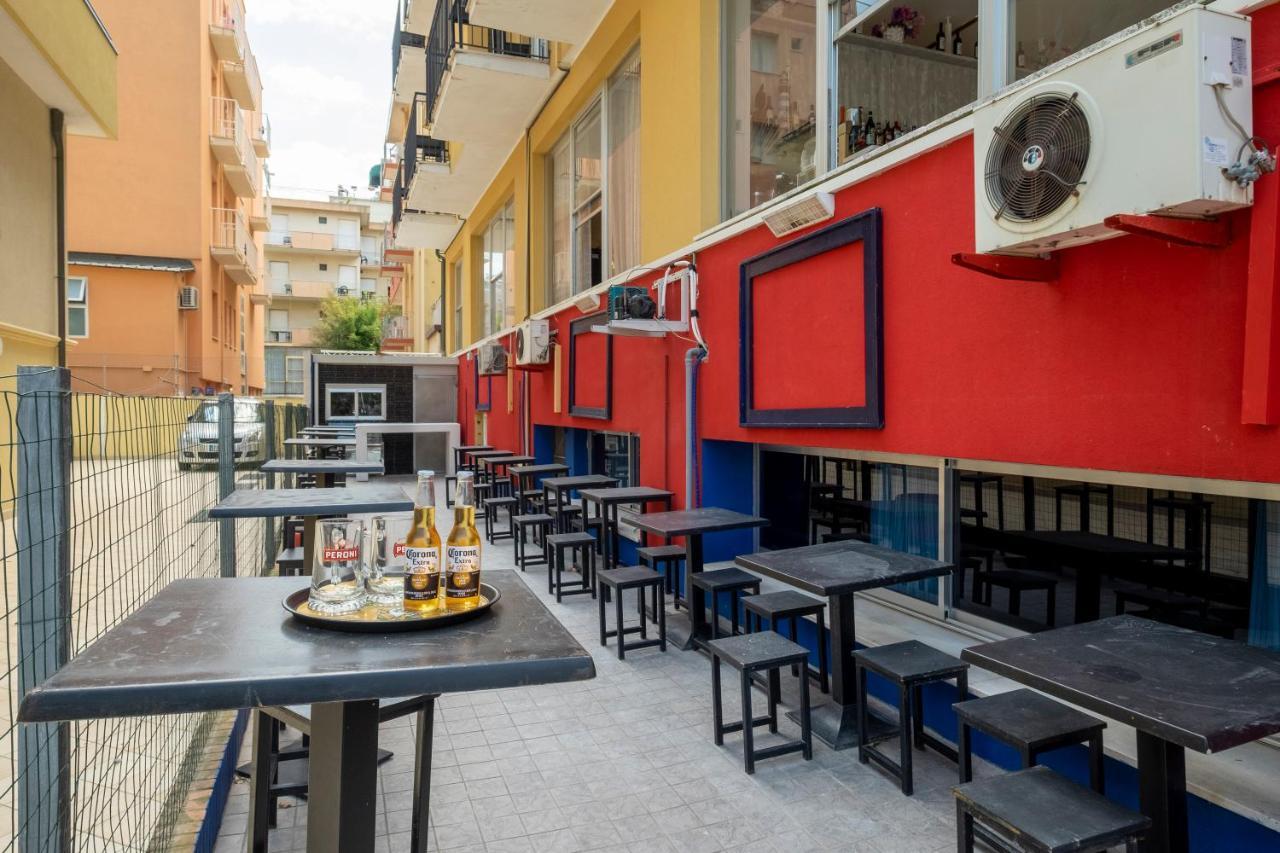 Hotel Giumer Римини Экстерьер фото