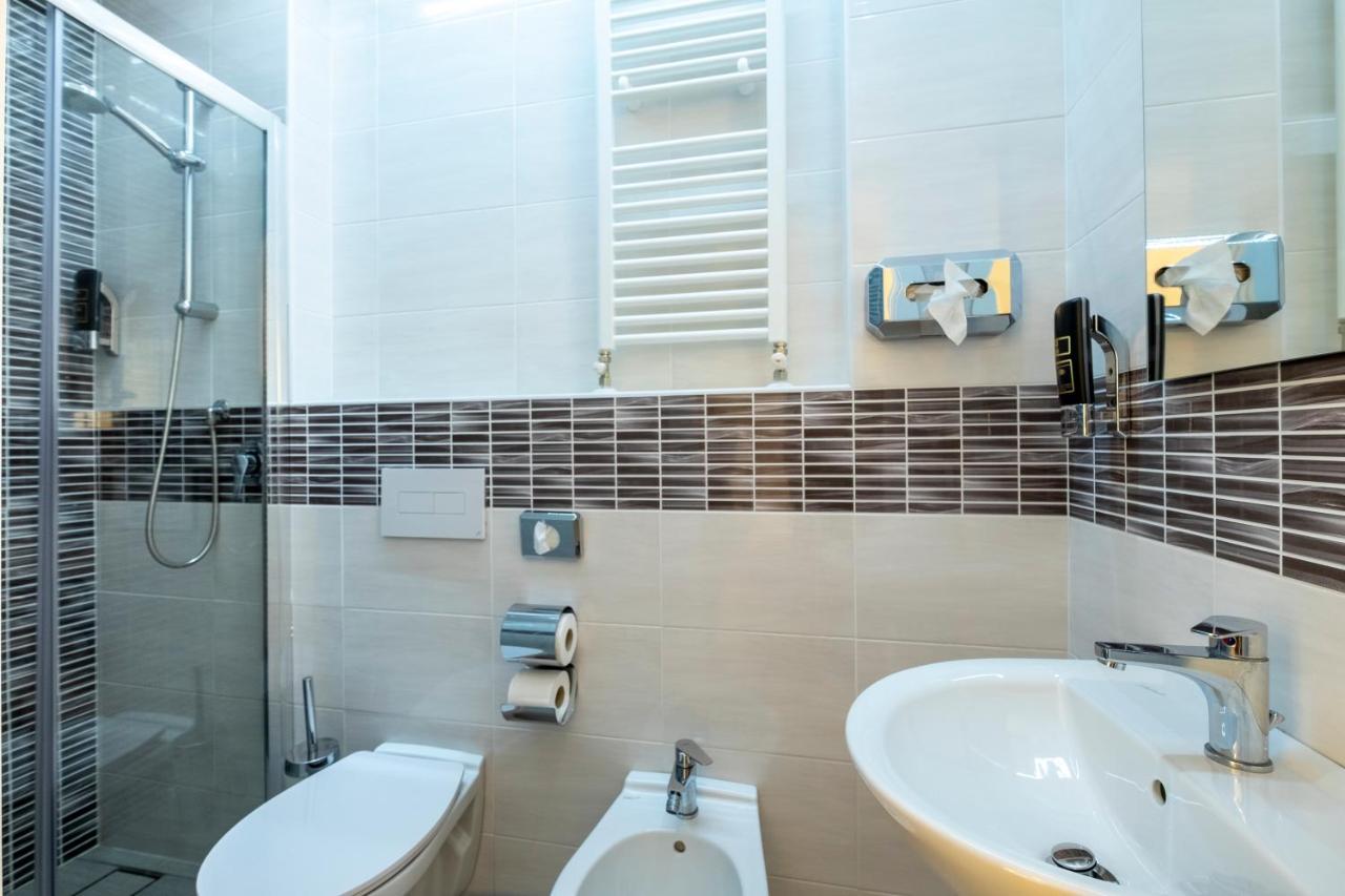 Hotel Giumer Римини Экстерьер фото