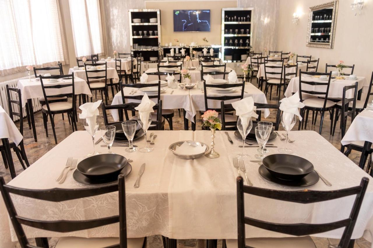 Hotel Giumer Римини Экстерьер фото