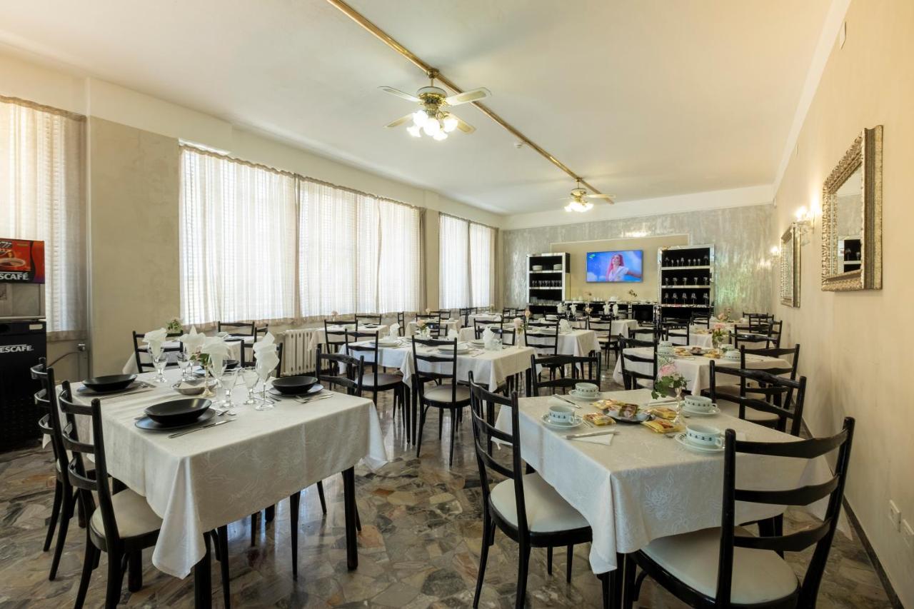 Hotel Giumer Римини Экстерьер фото