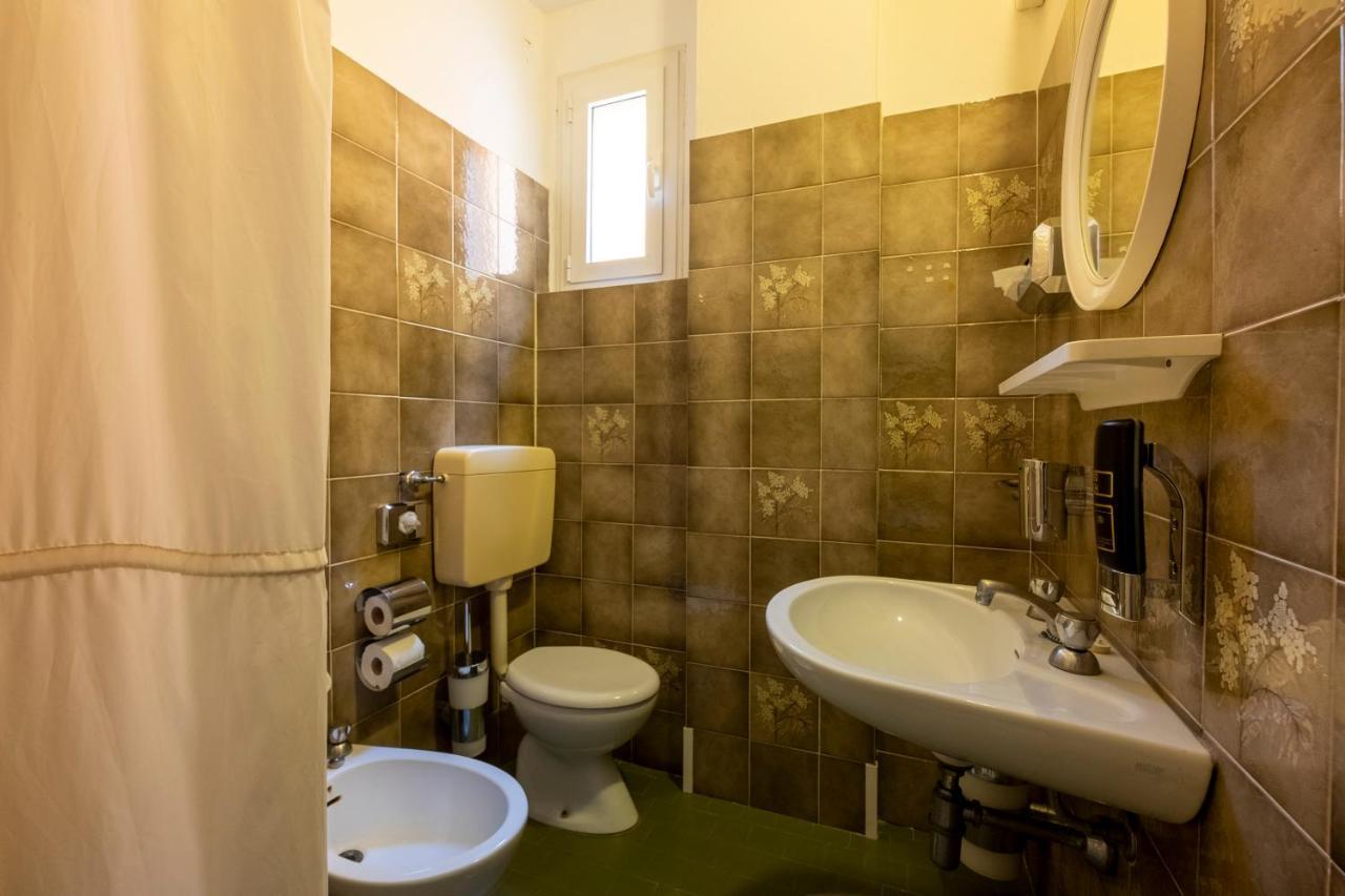 Hotel Giumer Римини Экстерьер фото