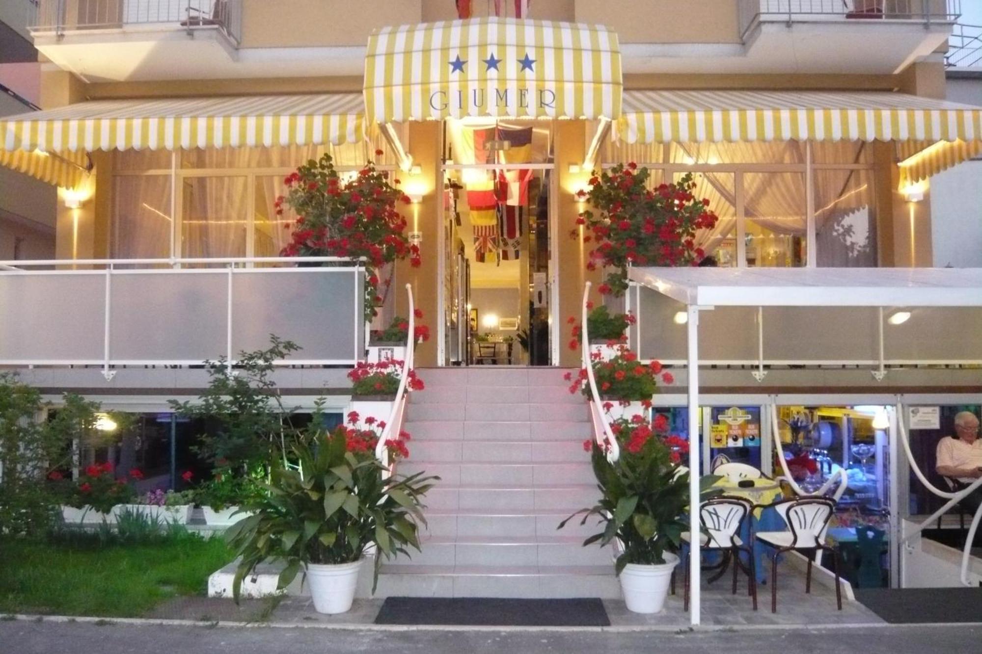 Hotel Giumer Римини Экстерьер фото